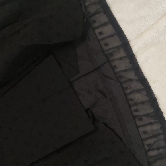 🍁New boutique ruffle Swiss dots deep v top - Picture 9 of 11